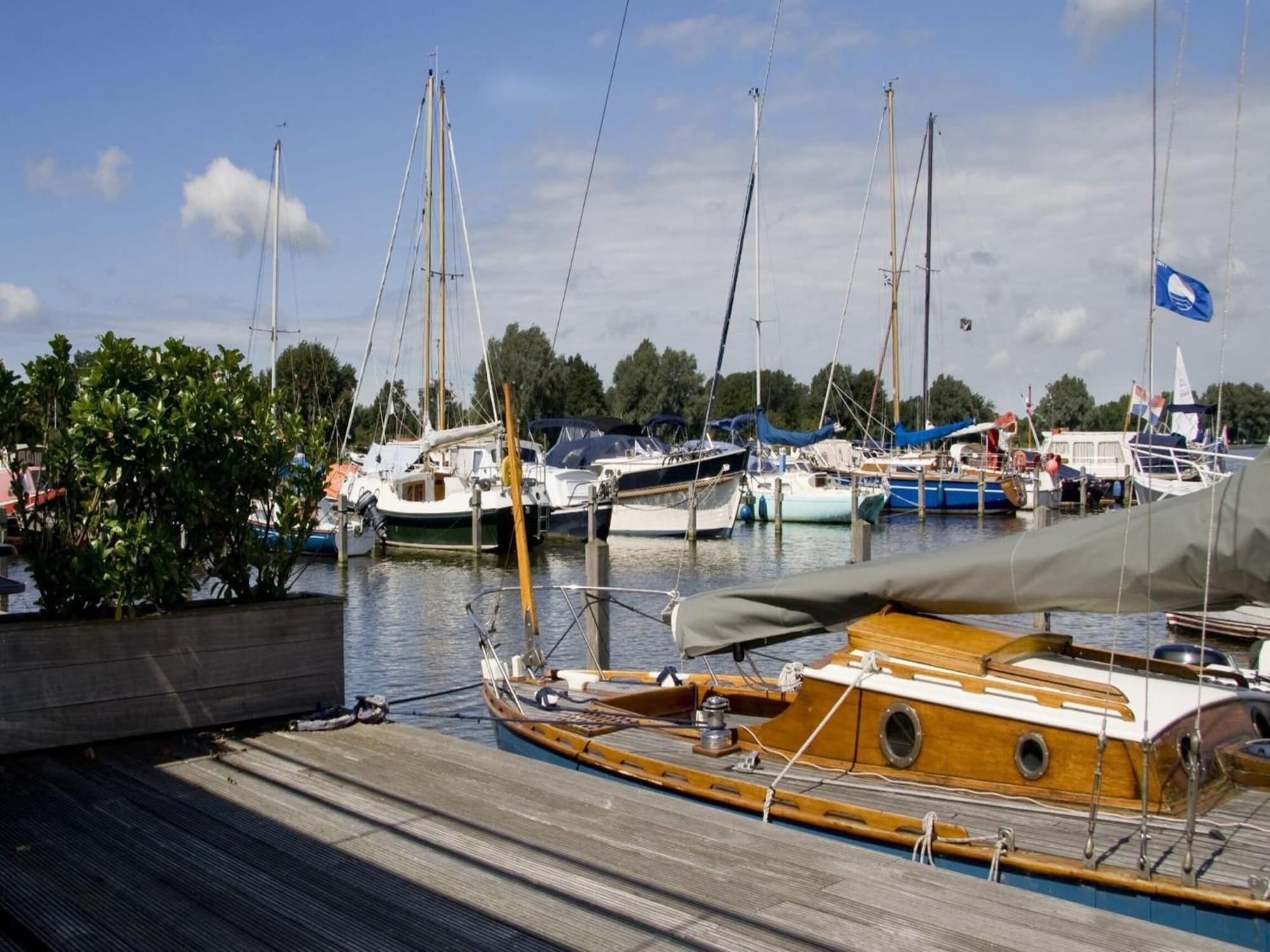 Modern Houseboat With Air Conditioning Located In Marina Uitgeest Eksteriør bilde